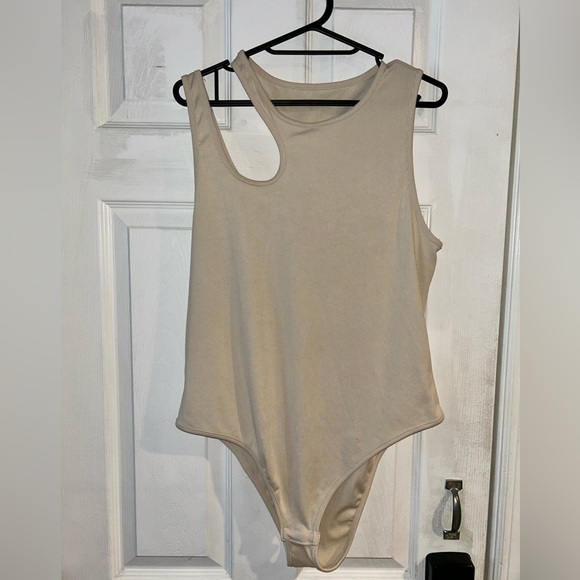 SHEIN Curve Hollow Out Body Suit Beige Size 1X - Picture 4 of 8